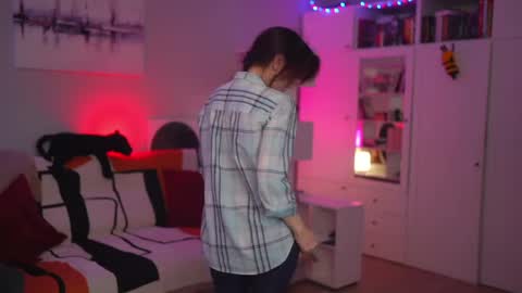 Lili online show from April 10, 2026, 9:25 am