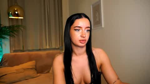 Pearl online show from April 15, 2026, 6:04 pm