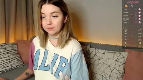 Snapshot of _blonde_barbie_ chatting on November 24, 2025, 10:53 pm Elizabeth online show from November 24, 2025, 10:53 pm