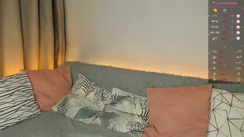 Snapshot of _blonde_barbie_ chatting on November 25, 2025, 11:05 pm Elizabeth online show from November 25, 2025, 11:05 pm