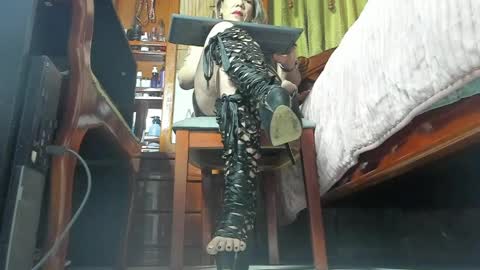 Snapshot of _brendamichel_ chatting on April 10, 2026, 12:21 pm Brenda online show from April 10, 2026, 12:21 pm