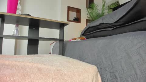 Candy online show from November 9, 2025, 1:53 pm