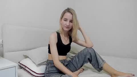 Snapshot of _candybb chatting on December 2, 2025, 10:49 pm online show from December 2, 2025, 10:49 pm