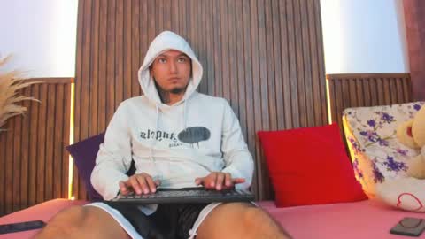 Snapshot of _cannabitch chatting on May 24, 2026, 1:27 pm Shatta Sara online show from May 24, 2026, 1:27 pm
