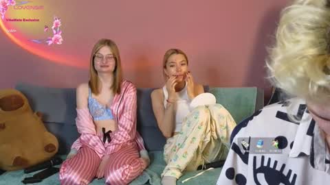 Snapshot of _capybara0_0 chatting on December 14, 2025, 12:10 pm _capybara0_0 online show from December 14, 2025, 12:10 pm