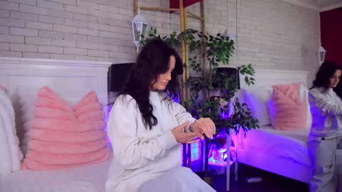 _carlawhite_ online show from December 4, 2025, 4:22 am