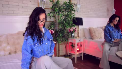 _carlawhite_ online show from April 7, 2026, 3:18 am