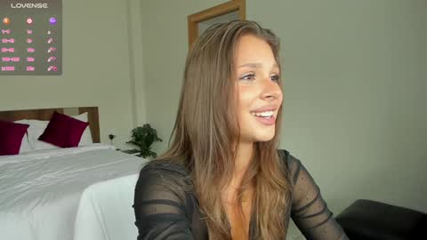 Snapshot of _catchmeifyoucan chatting on December 16, 2024, 3:51 am Angela online show from December 16, 2024, 3:51 am