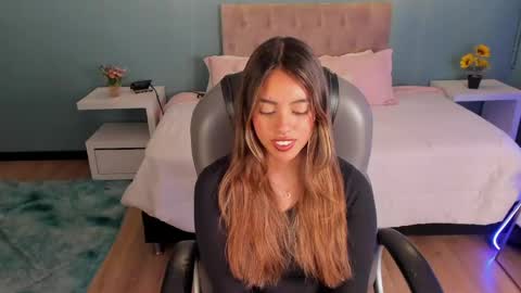 Charlote online show from April 17, 2026, 5:16 pm