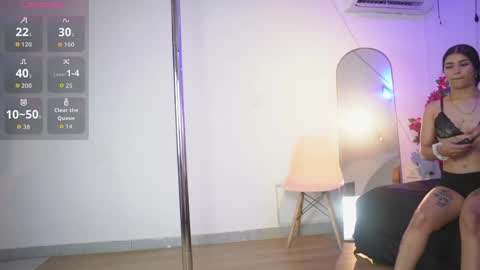 _charlotte_queen_ online show from April 17, 2026, 7:50 pm