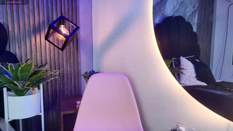 _charlotte_queen_ online show from April 28, 2026, 2:00 pm