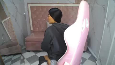Snapshot of _charlottee_b chatting on March 29, 2026, 1:11 pm _charlottee_b online show from March 29, 2026, 1:11 pm