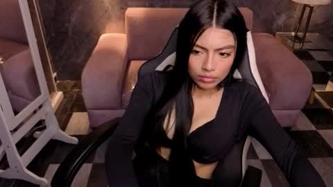 Snapshot of _charlottee_b chatting on March 30, 2026, 1:23 pm _charlottee_b online show from March 30, 2026, 1:23 pm