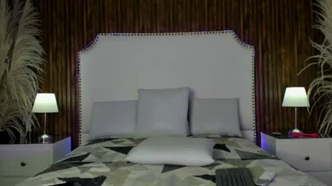 _cherry_fox online show from June 5, 2026, 11:49 am