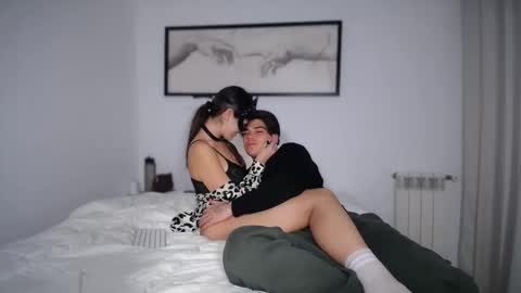 _couplevibes online show from November 11, 2025, 6:08 pm