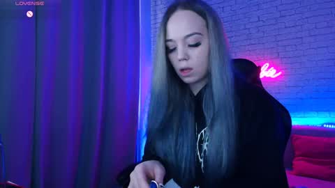 Nica online show from December 8, 2024, 5:07 am