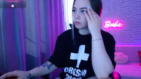 Nica online show from September 26, 2025, 5:44 am