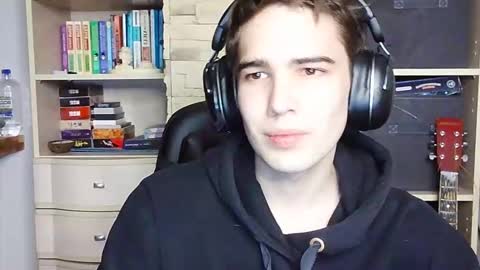 _crise_next_door_ online show from October 1, 2025, 5:41 pm