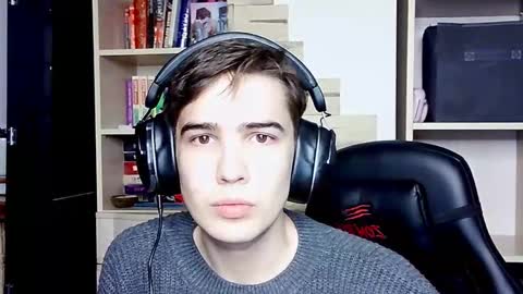 _crise_next_door_ online show from October 16, 2025, 3:13 pm