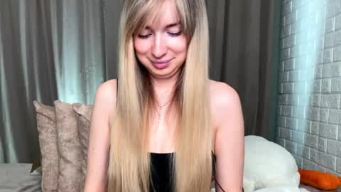 Snapshot of _crystal_moon_1 chatting on November 17, 2025, 9:42 pm _crystal_moon_1 online show from November 17, 2025, 9:42 pm