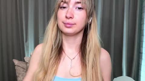 Snapshot of _crystal_moon_1 chatting on November 18, 2025, 6:23 pm _crystal_moon_1 online show from November 18, 2025, 6:23 pm