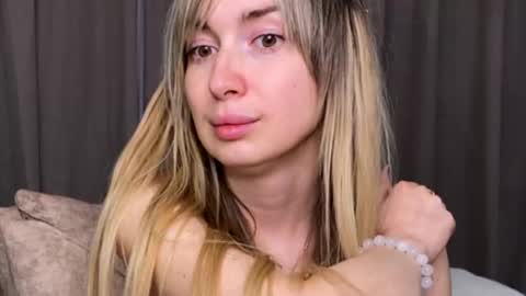 Snapshot of _crystal_moon_1 chatting on November 22, 2025, 1:48 am _crystal_moon_1 online show from November 22, 2025, 1:48 am