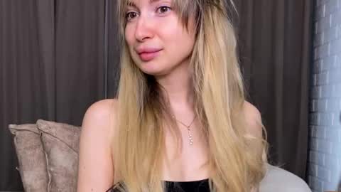 Snapshot of _crystal_moon_1 chatting on November 22, 2025, 10:09 pm _crystal_moon_1 online show from November 22, 2025, 10:09 pm