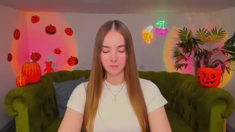 Erika online show from October 28, 2025, 4:20 pm