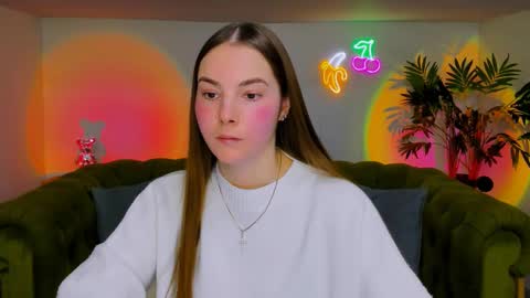 Erika online show from November 19, 2025, 1:22 pm