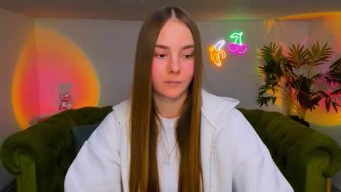 Erika online show from December 4, 2025, 8:17 pm