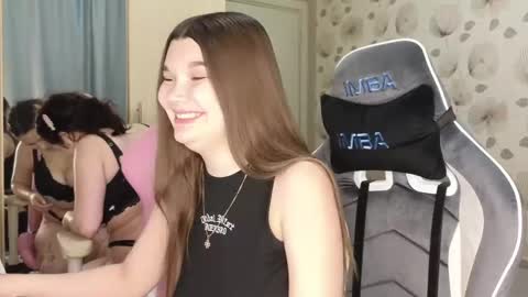 _cute_ice online show from May 17, 2026, 9:06 am