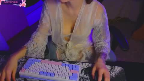 Snapshot of _d_love_ chatting on November 2, 2025, 10:17 am Dana online show from November 2, 2025, 10:17 am