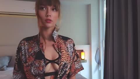 DemiDee online show from January 24, 2025, 10:00 am