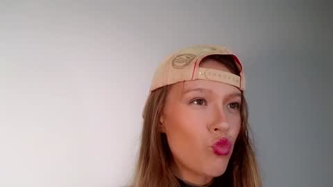 DemiDee online show from November 14, 2025, 10:36 am