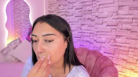 Snapshot of _elarossie_ chatting on April 7, 2026, 2:45 am Ela online show from April 7, 2026, 2:45 am