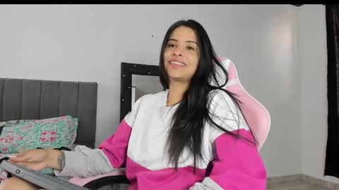 Snapshot of _elektrah chatting on February 15, 2025, 6:33 pm _elektrah online show from February 15, 2025, 6:33 pm