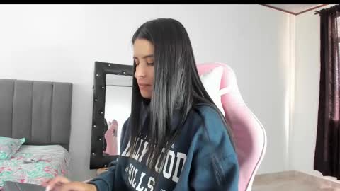 Snapshot of _elektrah chatting on February 26, 2025, 4:45 pm _elektrah online show from February 26, 2025, 4:45 pm