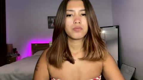 Snapshot of _elisavae chatting on December 3, 2025, 1:20 pm elisa online show from December 3, 2025, 1:20 pm