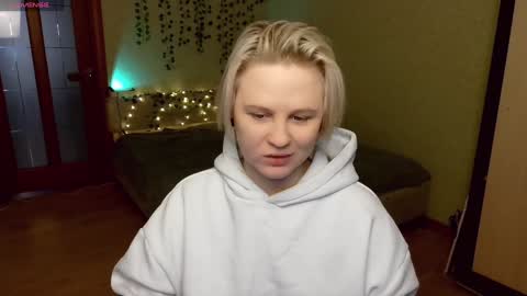 Snapshot of _elven_dreams__ chatting on December 12, 2024, 7:59 pm chloue and Gretta online show from December 12, 2024, 7:59 pm