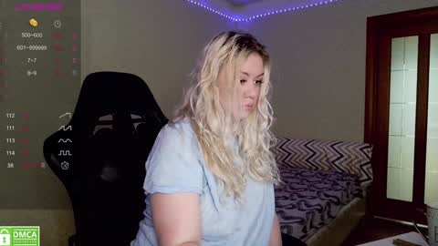 Snapshot of _elven_dreams__ chatting on January 9, 2025, 6:15 pm chloue and Gretta online show from January 9, 2025, 6:15 pm