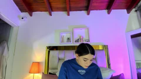 Isabella online show from December 15, 2025, 12:09 pm