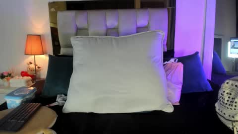 Isabella online show from February 5, 2026, 12:10 pm