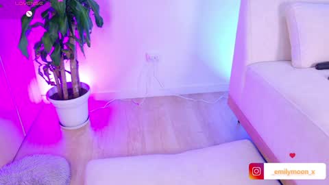 Snapshot of _emilymoon_x chatting on May 19, 2026, 1:56 am Emi online show from May 19, 2026, 1:56 am