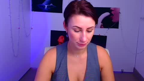 Snapshot of _emma_lay chatting on December 12, 2024, 4:21 pm Emma online show from December 12, 2024, 4:21 pm