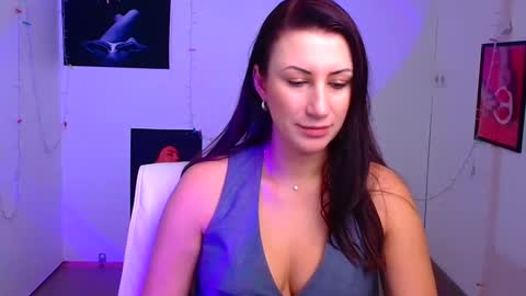 Snapshot of _emma_lay chatting on December 20, 2024, 12:49 pm Emma online show from December 20, 2024, 12:49 pm