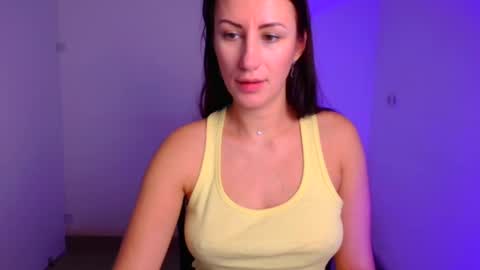 Snapshot of _emma_lay chatting on December 23, 2024, 3:55 pm Emma online show from December 23, 2024, 3:55 pm