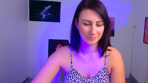 Snapshot of _emma_lay chatting on January 25, 2025, 1:30 pm Emma online show from January 25, 2025, 1:30 pm