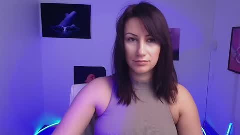 Snapshot of _emma_lay chatting on February 10, 2025, 12:39 pm Emma online show from February 10, 2025, 12:39 pm