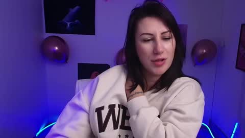 Snapshot of _emma_lay chatting on February 12, 2025, 4:22 pm Emma online show from February 12, 2025, 4:22 pm