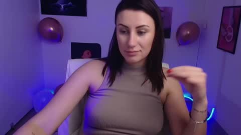 Snapshot of _emma_lay chatting on February 19, 2025, 4:11 pm Emma online show from February 19, 2025, 4:11 pm